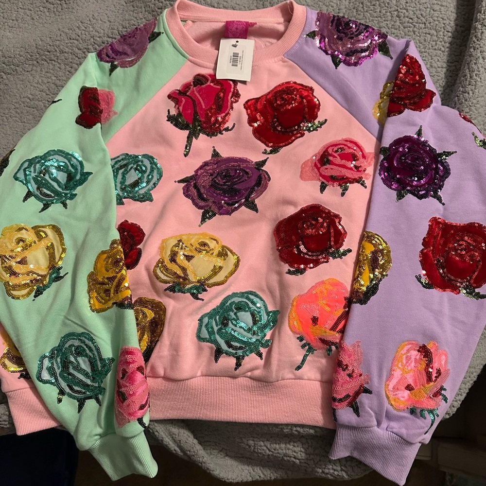 QOS Queen of Sparkles NWT rose sweatshirt size L.